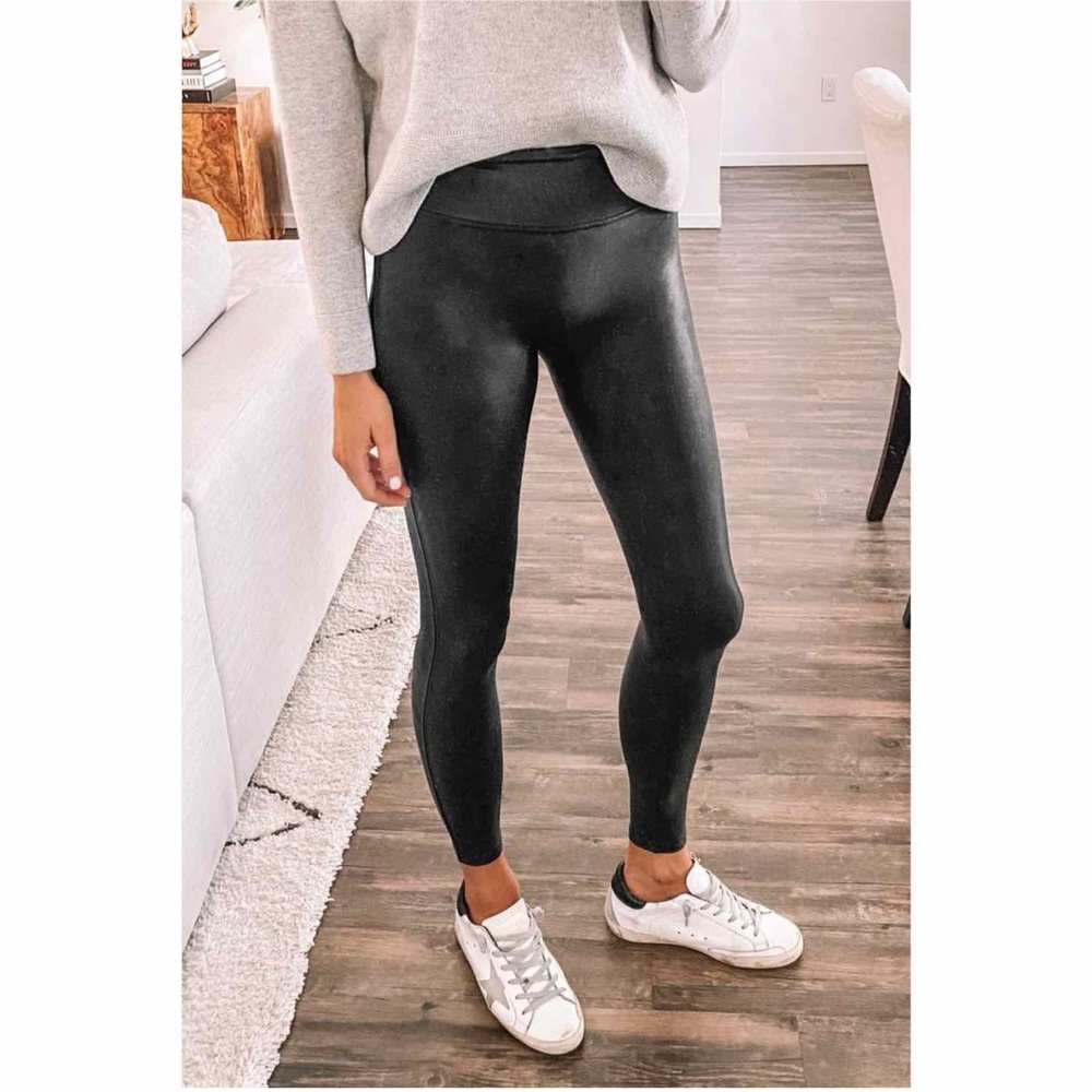 🏷️ SPANX Style No. 2437 Faux Leather Leggings XS Semi-Matte Black A Best Seller